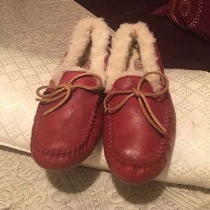 💯 UGG slippers